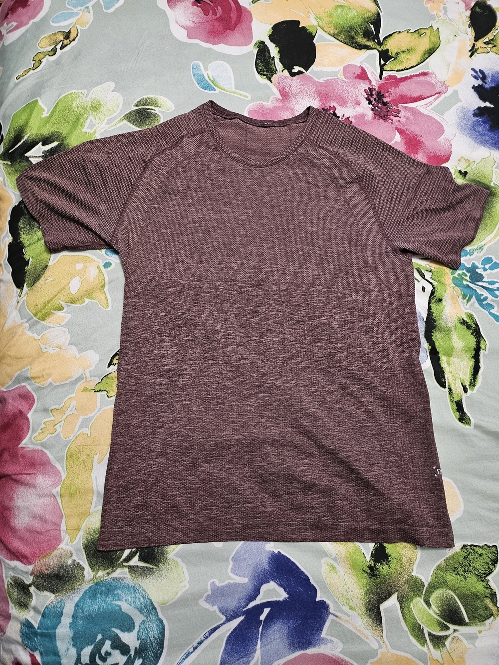 lululemon athletica Men's Heathered Burgundy Short Sleeve Crew